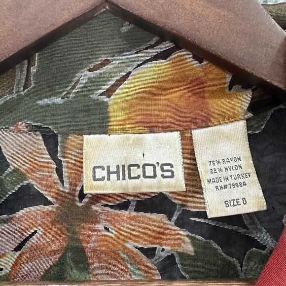 Chicos Button Up‎ Shirt Womens 0 Green Floral Oversized Artsy Aloha Beach Resort - Picture 2 of 6